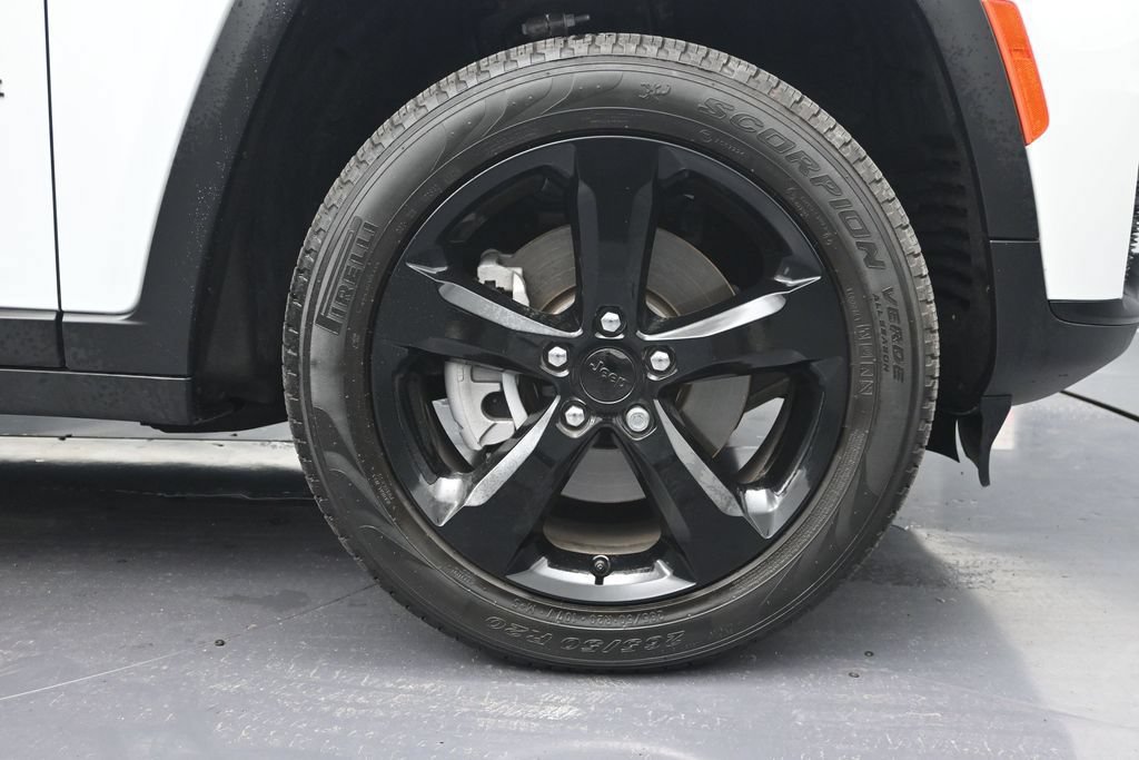 Used 2025 Jeep Grand Cherokee L Limited w/ Black Appearance Package RWD image 9