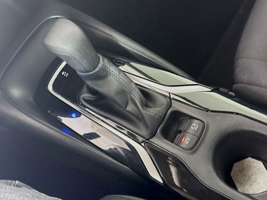 Used 2020 Toyota Corolla LE FWD image 19