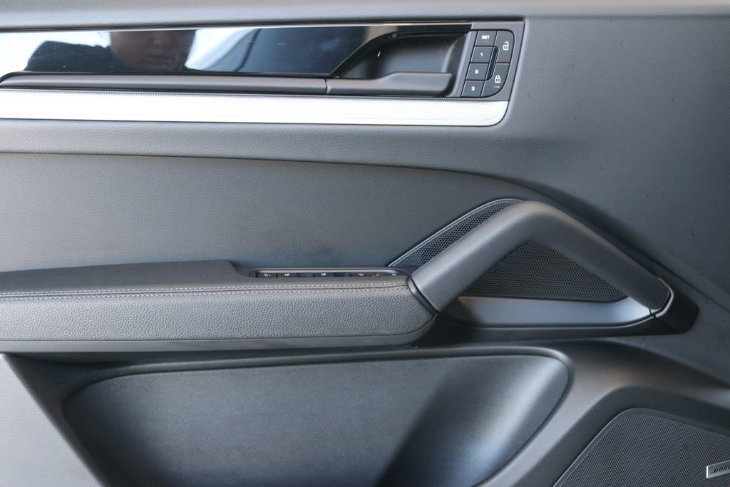 Used 2024 Porsche Cayenne image 13