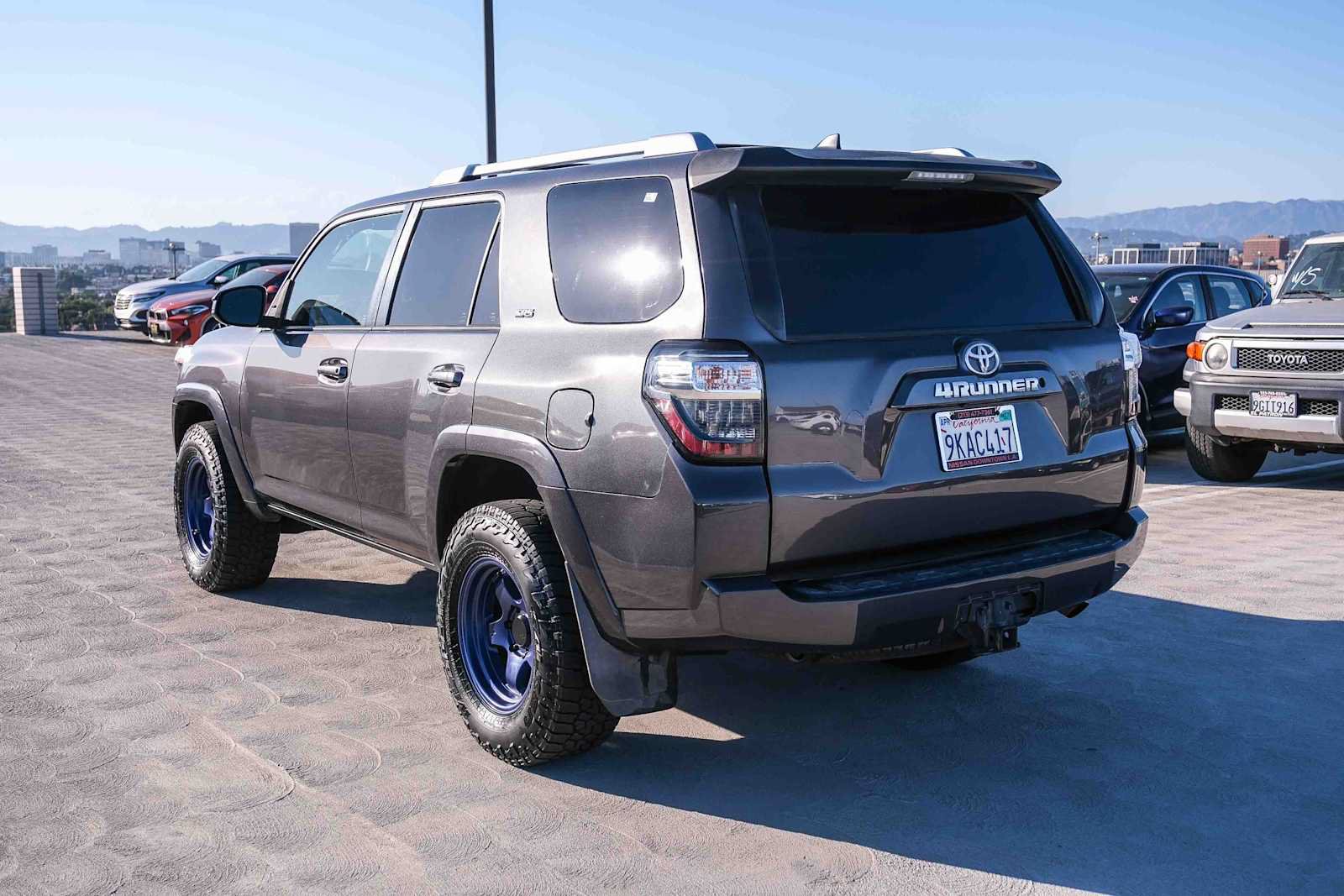 Used 2017 Toyota 4Runner SR5 AWD/4WD image 6