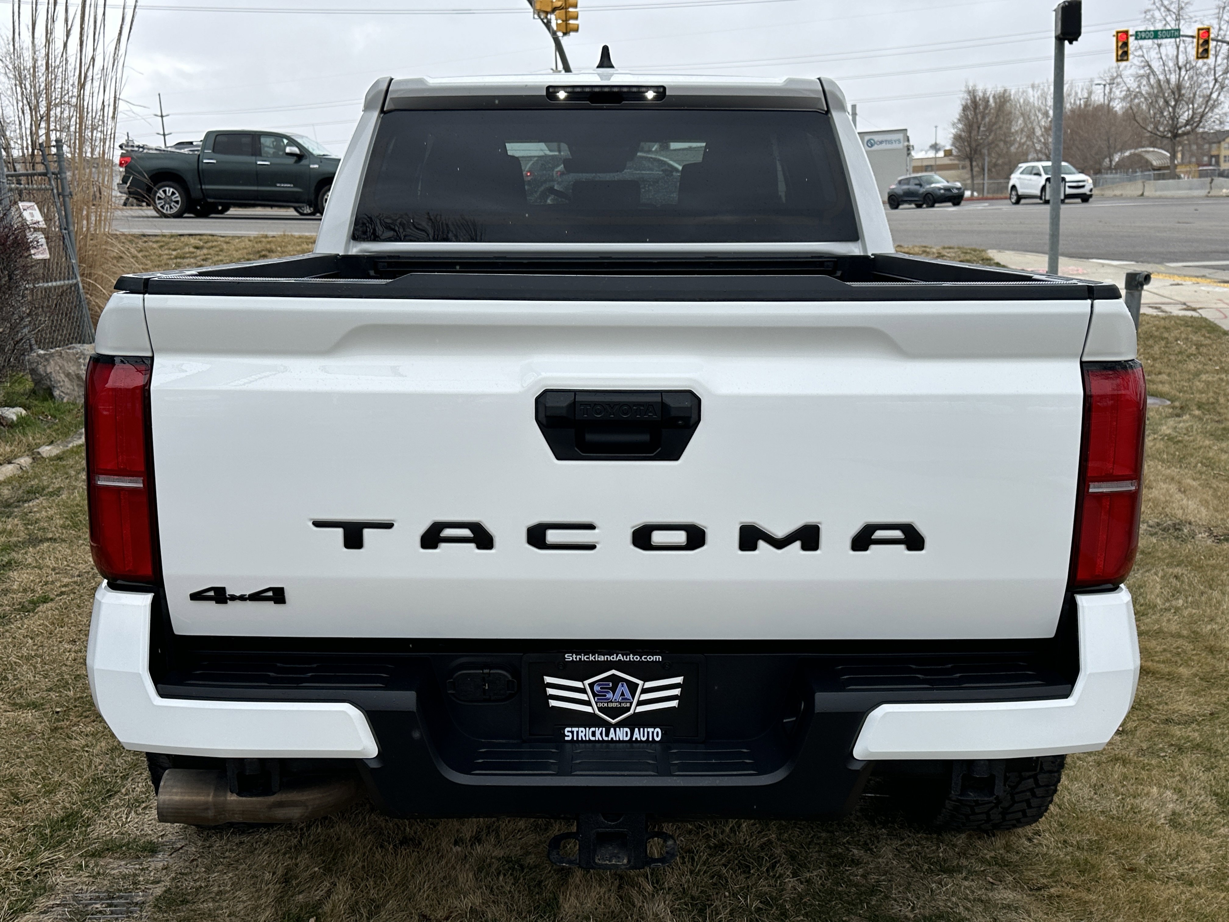 Used 2024 Toyota Tacoma TRD Sport AWD/4WD image 8