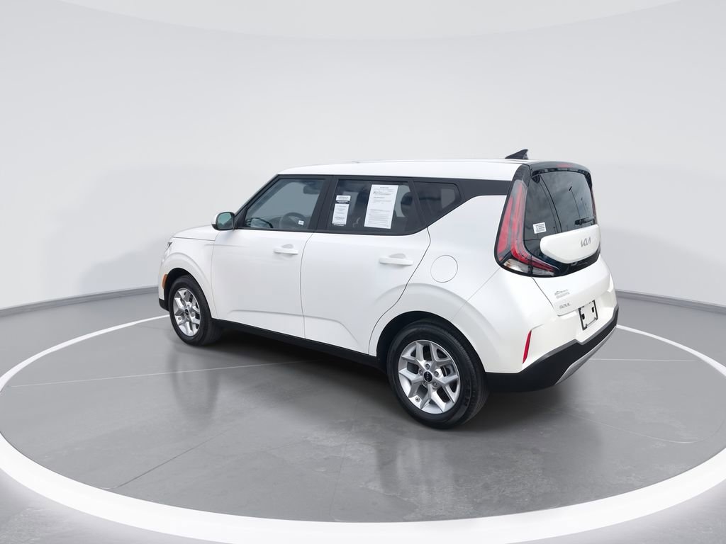 Certified 2025 Kia Soul LX w/ LX Technology Package FWD image 6