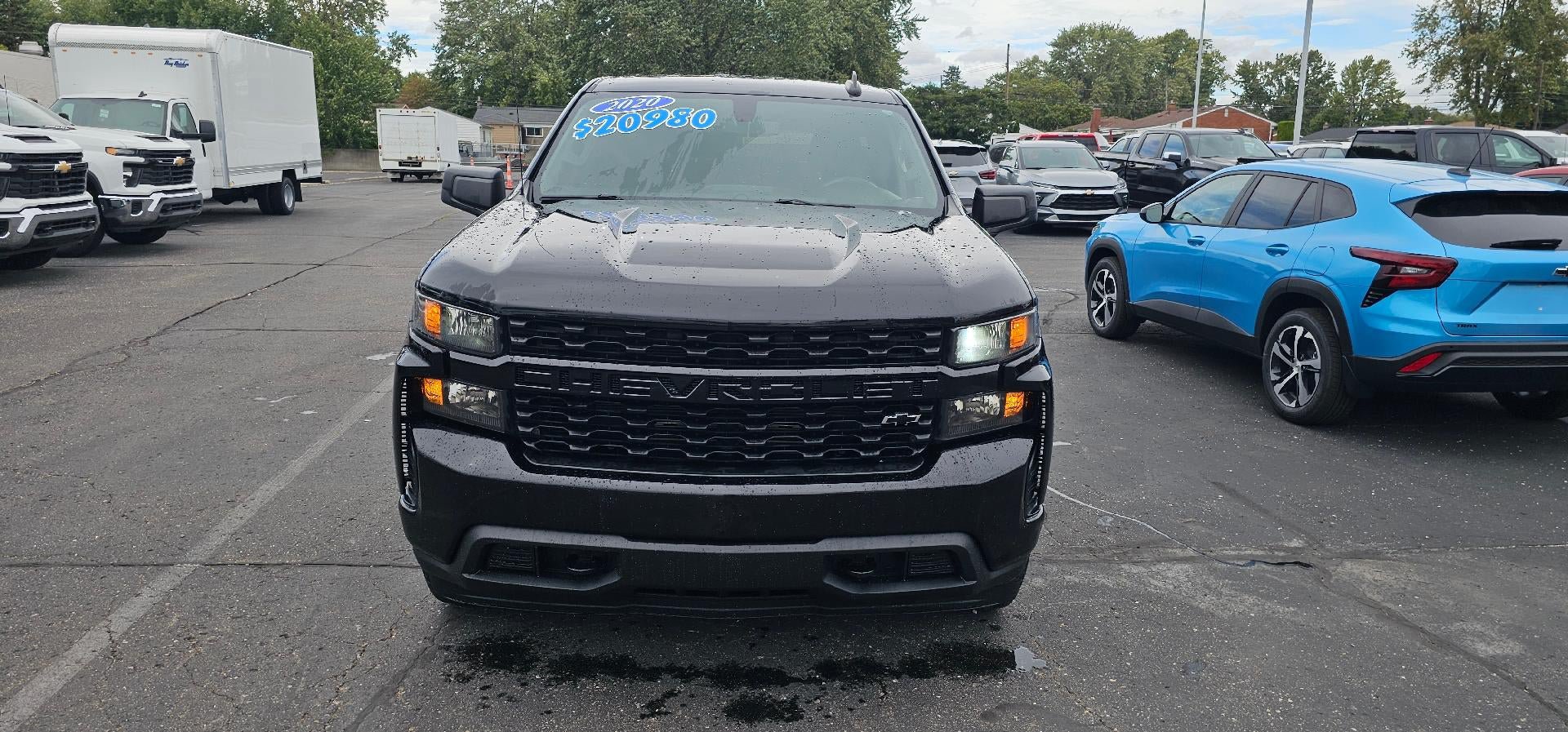Used 2020 Chevrolet Silverado 1500 Custom w/ Custom Value Package AWD/4WD image 2