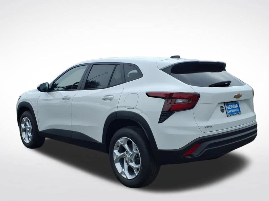 New 2026 Chevrolet Trax LS w/ LS Convenience Package FWD image 5