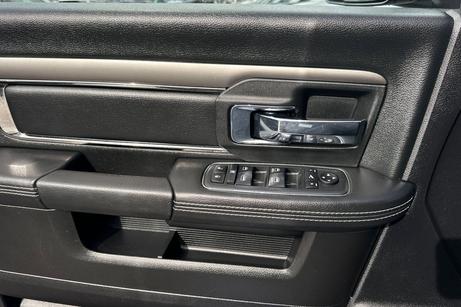 Used 2018 RAM 3500 Laramie w/ Sport Appearance Group image 11