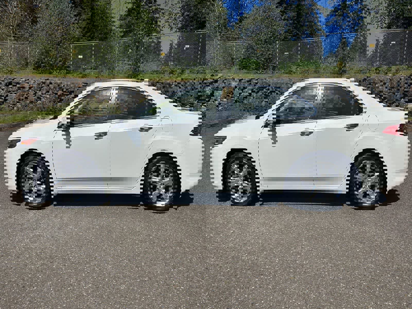 Used 2013 Acura TSX w/ Technology Package FWD image 2