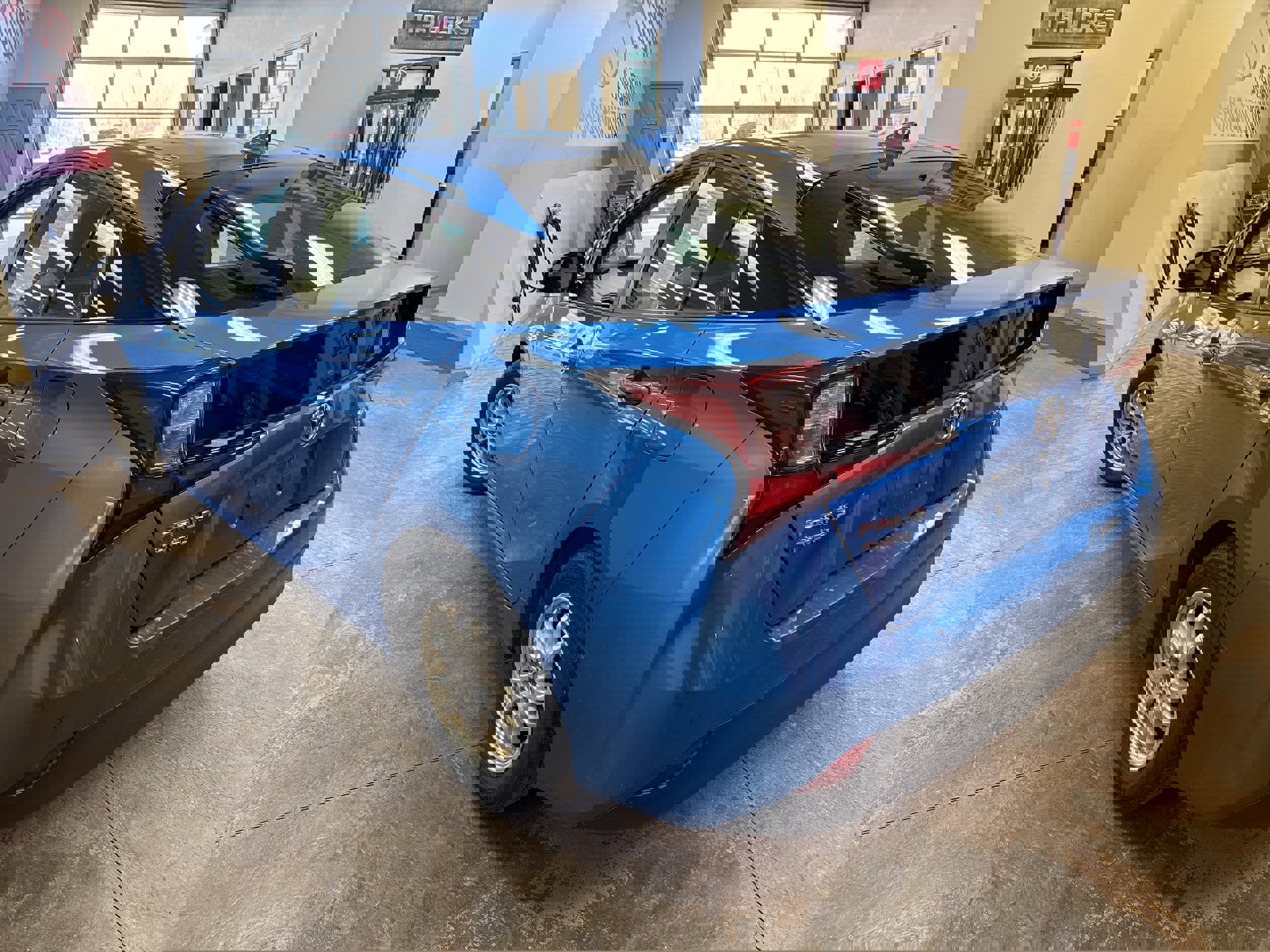 Used 2019 Toyota Prius XLE AWD/4WD image 7