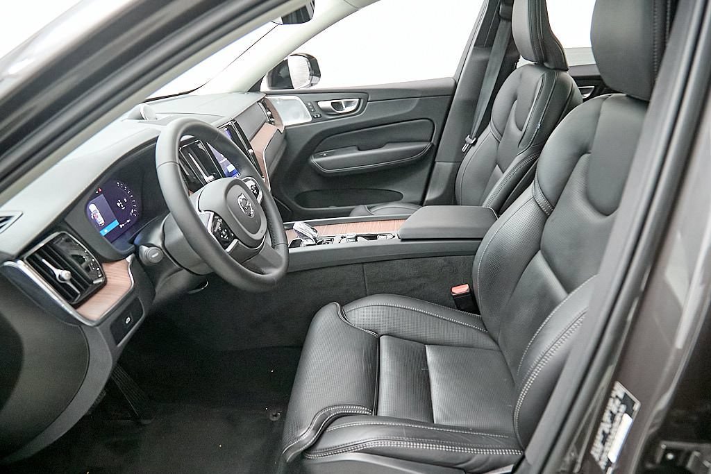 Certified 2024 Volvo XC60 B5 Ultimate w/ Climate Package AWD/4WD image 19