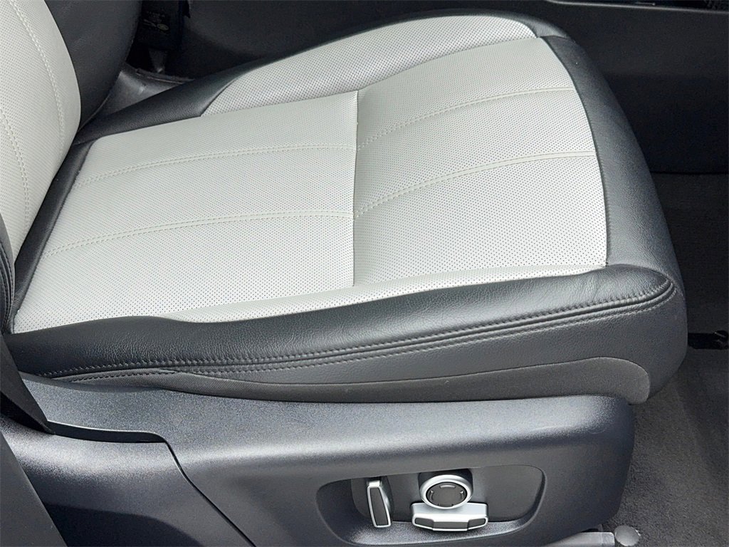 Used 2021 Land Rover Range Rover Evoque R-Dynamic SE image 45