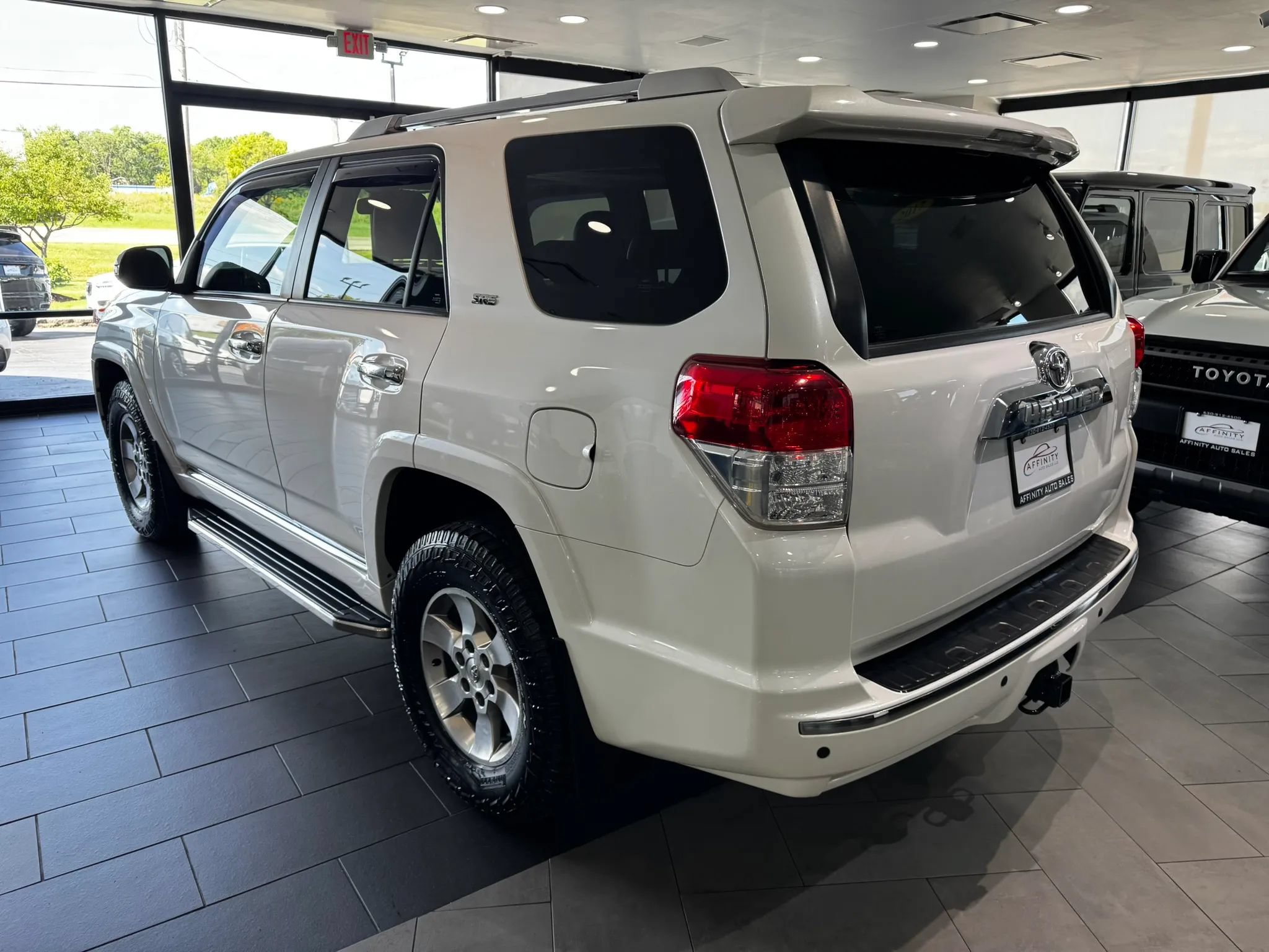 Used 2011 Toyota 4Runner SR5 w/ Premium Pkg w/Leather AWD/4WD image 3