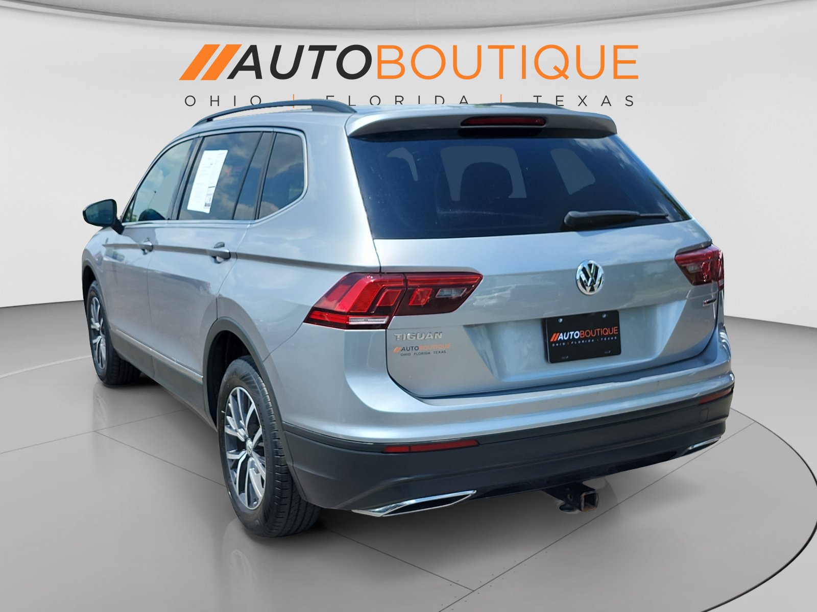 Used 2020 Volkswagen Tiguan SEL AWD/4WD image 3