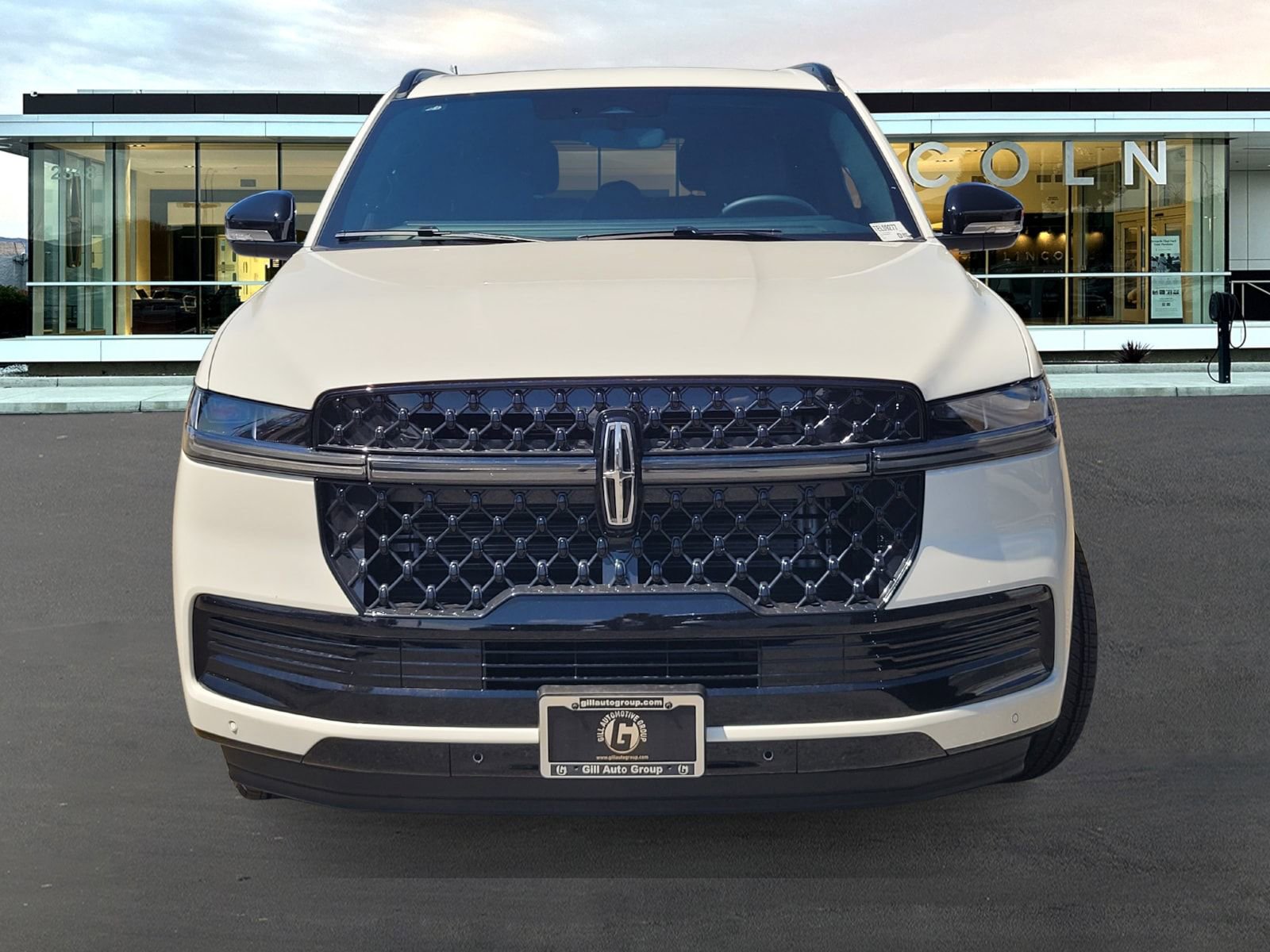 New 2026 Lincoln Navigator L Reserve AWD/4WD image 2