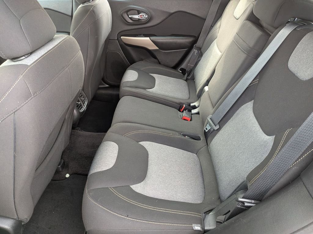 Used 2017 Jeep Cherokee Sport image 16