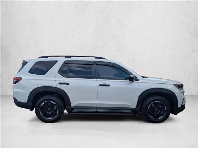 Used 2025 Honda Pilot TrailSport image 4
