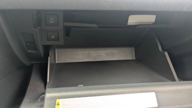 Used 2017 Volkswagen Passat 1.8T S image 36