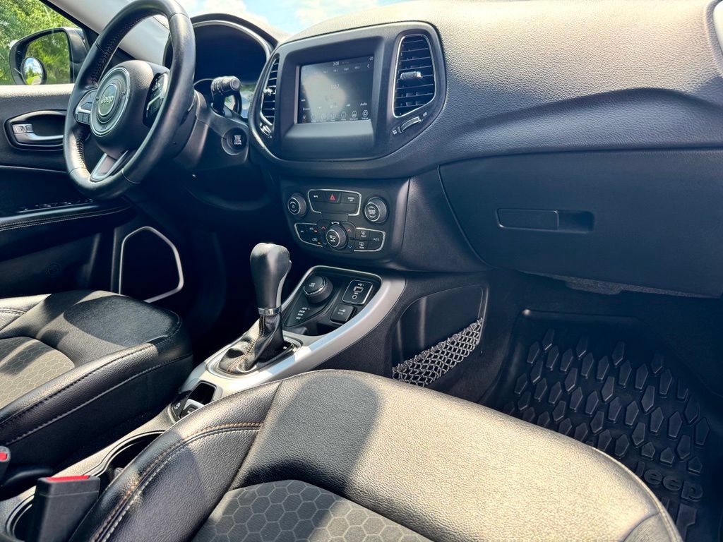 Used 2019 Jeep Compass Latitude w/ Popular Equipment Group AWD/4WD image 18