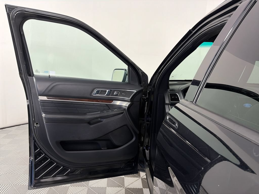 Used 2017 Ford Explorer Platinum AWD/4WD image 10
