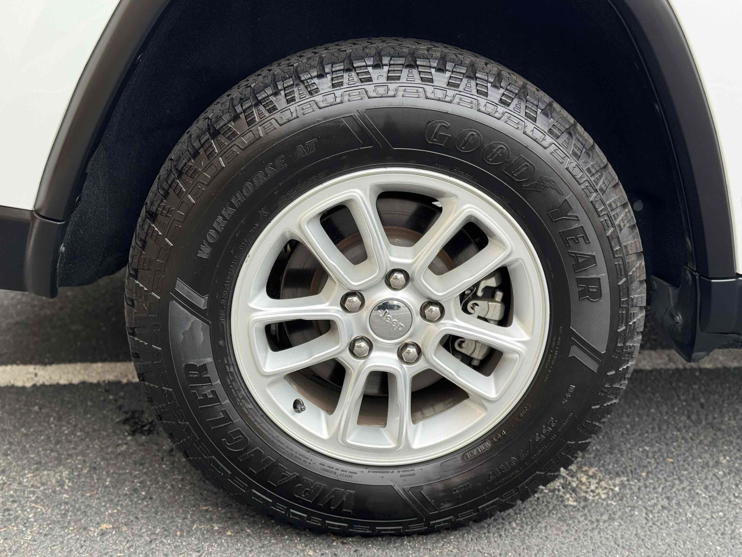 Used 2020 Jeep Grand Cherokee Laredo image 68