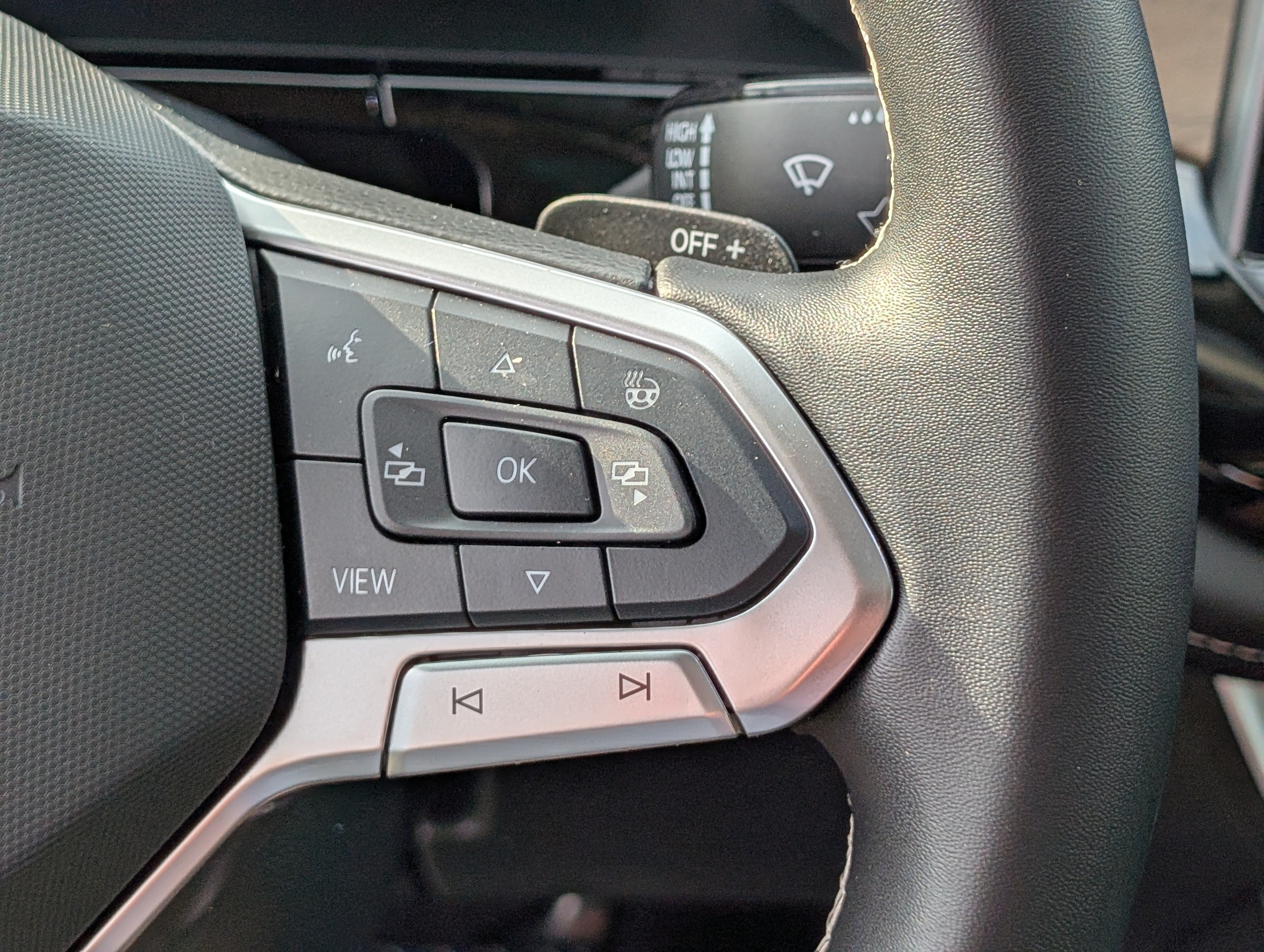 Used 2026 Volkswagen Atlas SE w/ Panoramic Sunroof Package FWD image 25