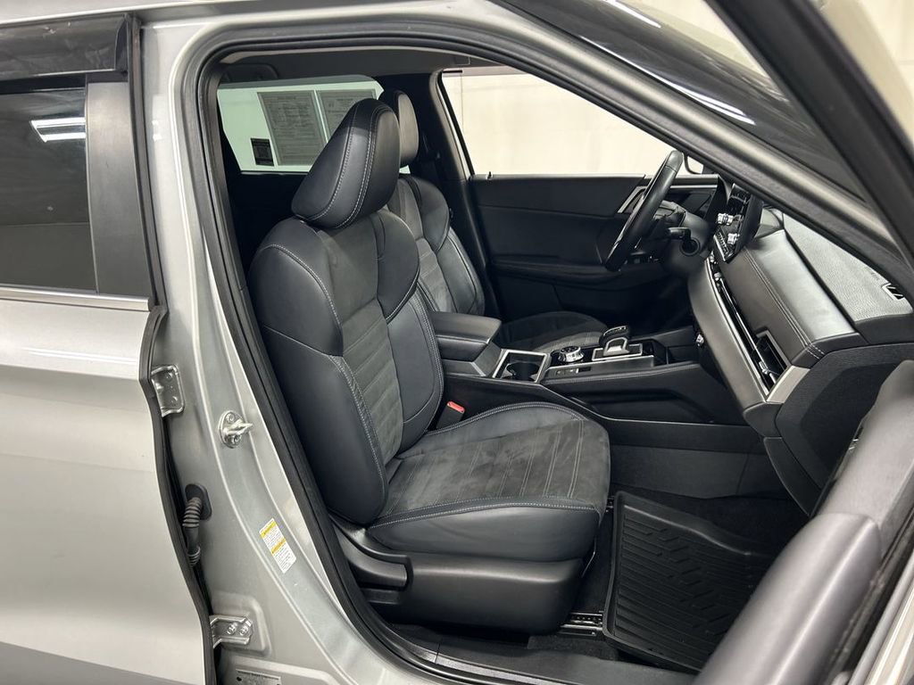Used 2023 Mitsubishi Outlander SE AWD/4WD image 24