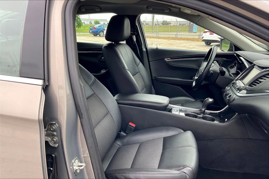 Used 2018 Chevrolet Impala LT FWD image 30