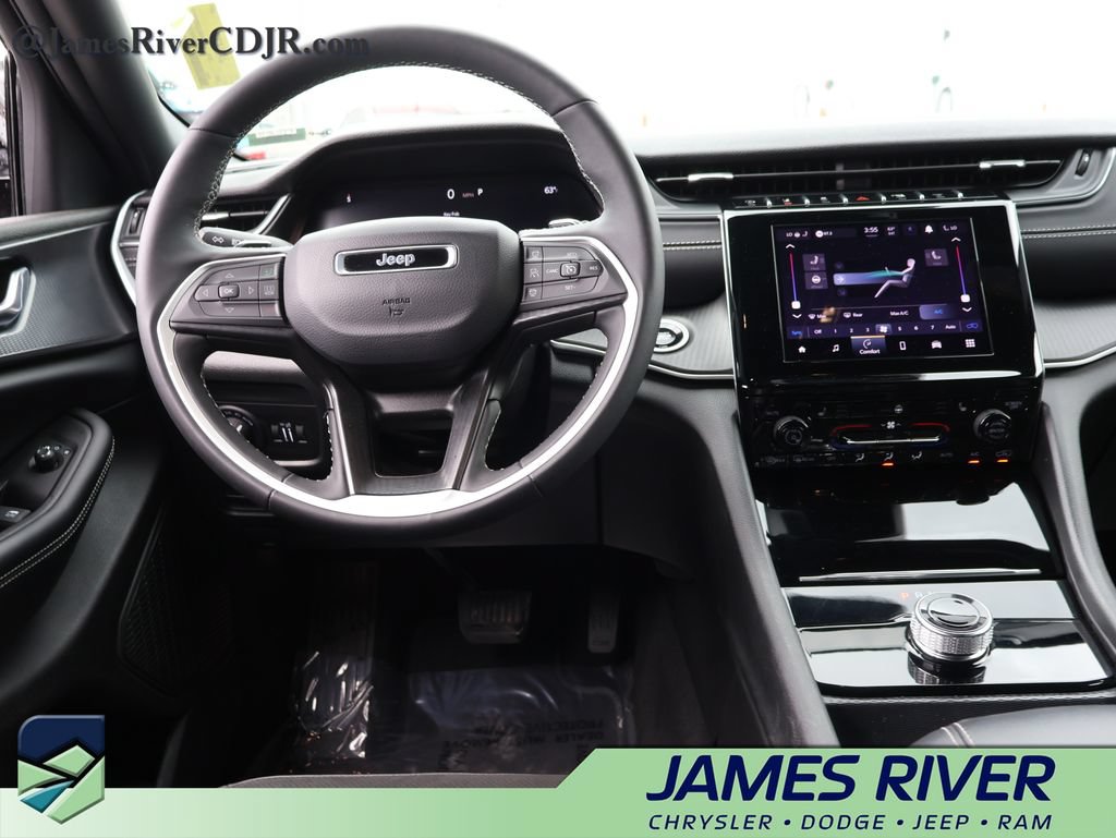 Used 2025 Jeep Grand Cherokee Altitude AWD/4WD image 19