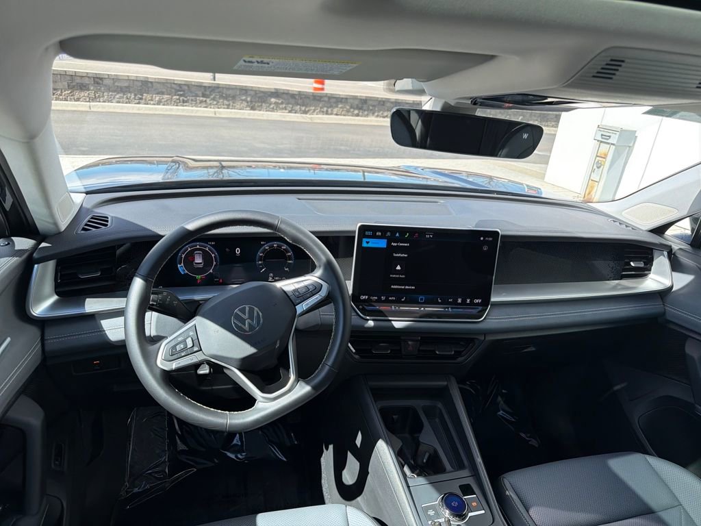 Certified 2025 Volkswagen Tiguan SE image 15