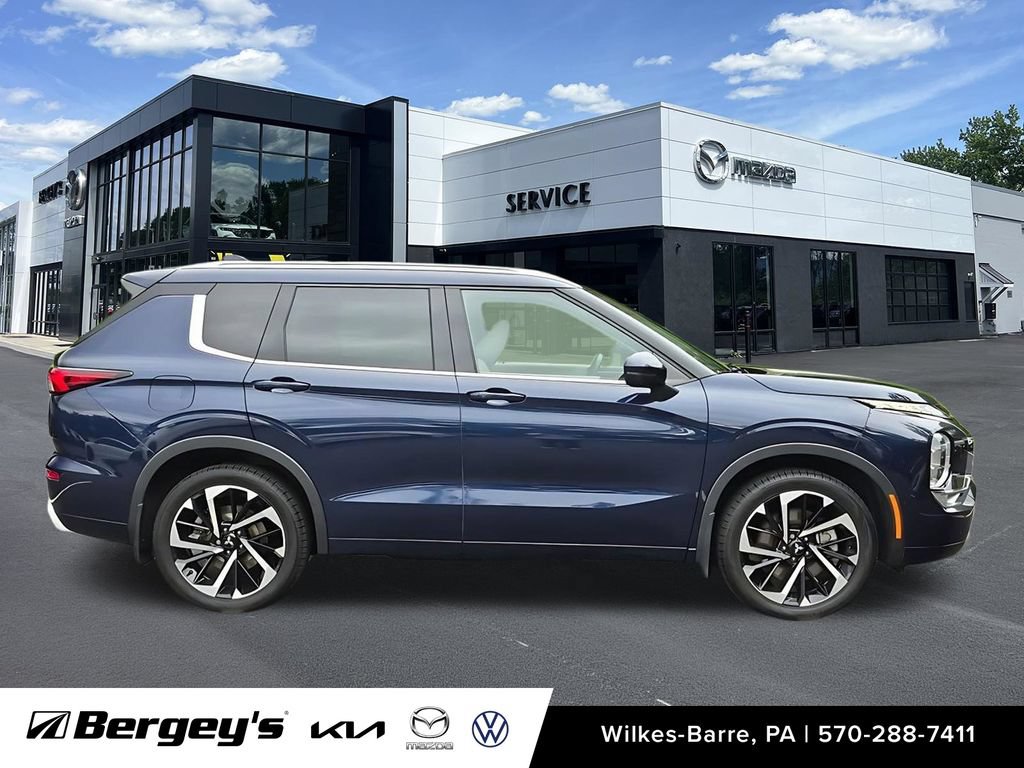 Used 2023 Mitsubishi Outlander SEL AWD/4WD image 5