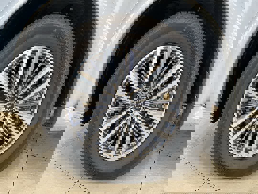 Used 2022 Nissan Armada SL w/ Captain's Chairs Package image 10