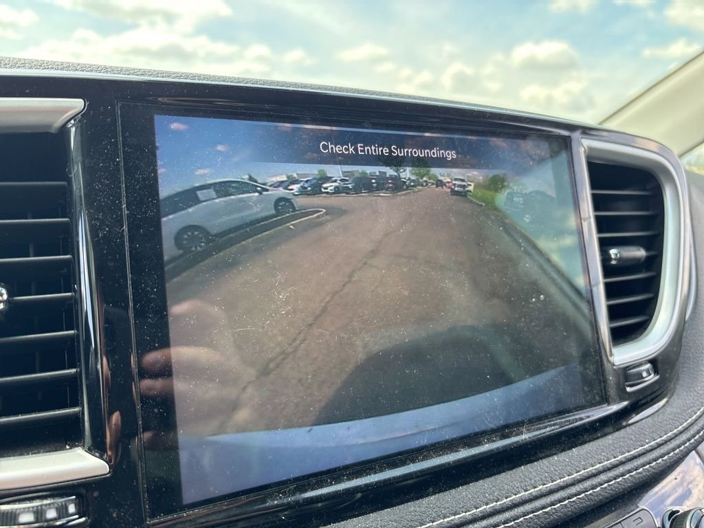 Used 2022 Chrysler Pacifica Touring-L FWD image 22