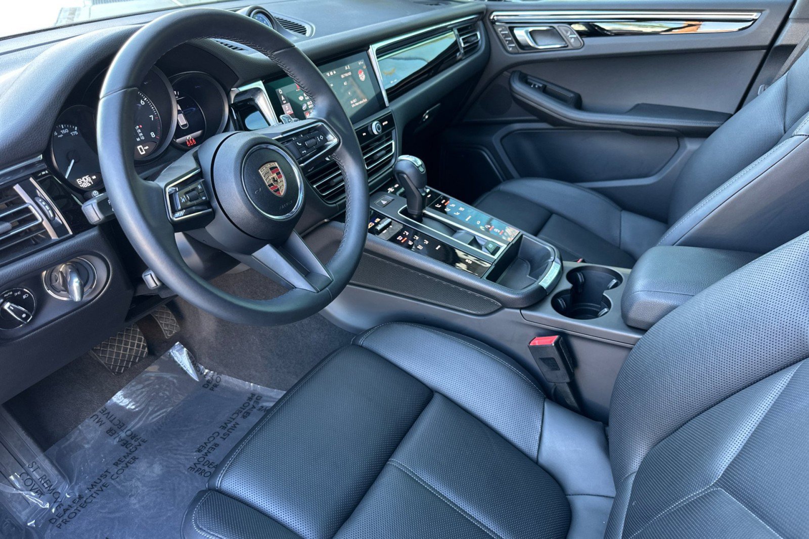 Used 2025 Porsche Macan image 4