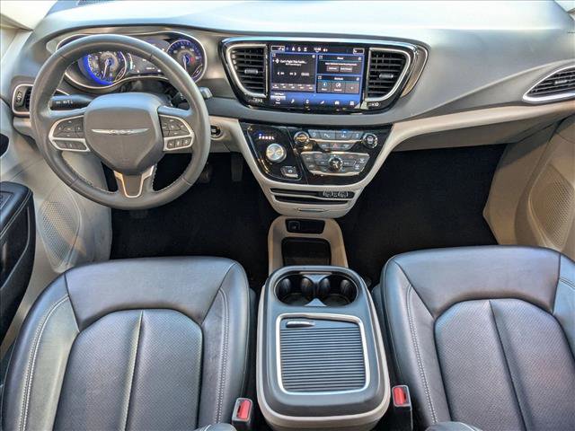 Used 2024 Chrysler Pacifica Touring-L image 17