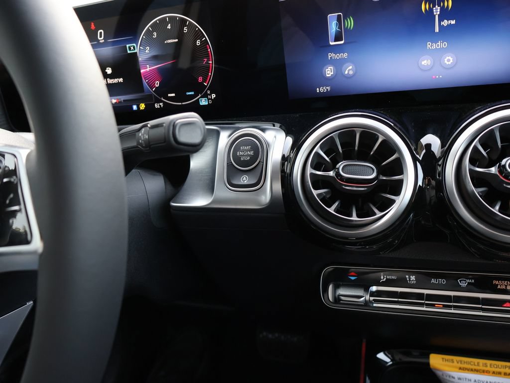 New 2026 Mercedes-Benz GLB 250 4MATIC image 30