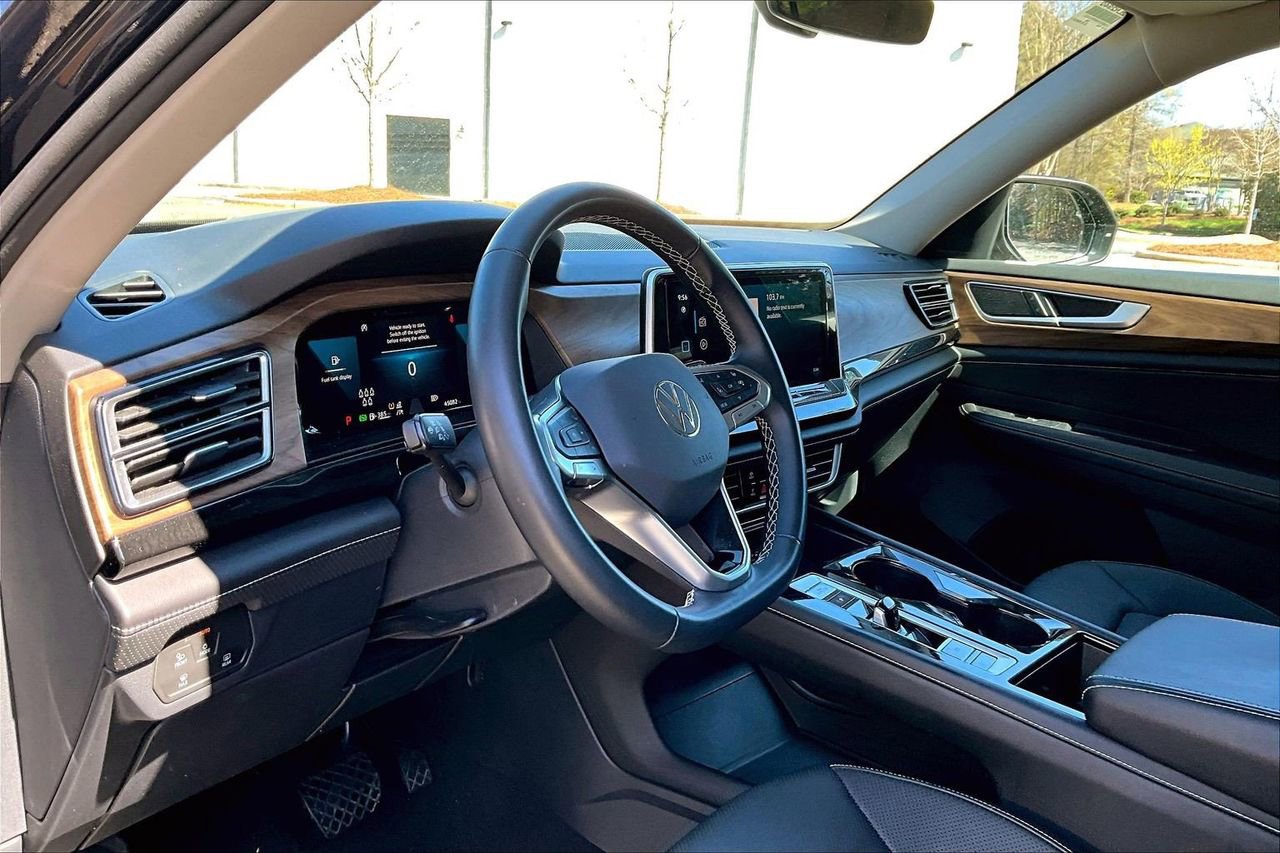 Used 2025 Volkswagen Atlas SE image 18