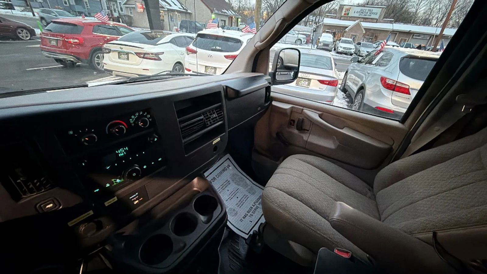 Used 2009 Chevrolet Express 2500 Van 3D image 20