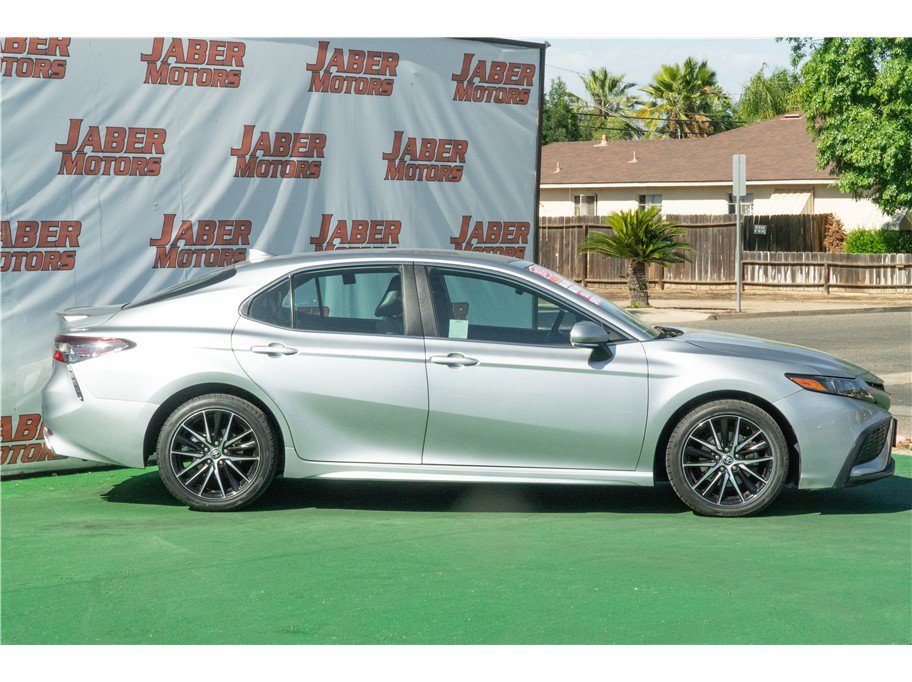 Used 2024 Toyota Camry SE FWD image 3