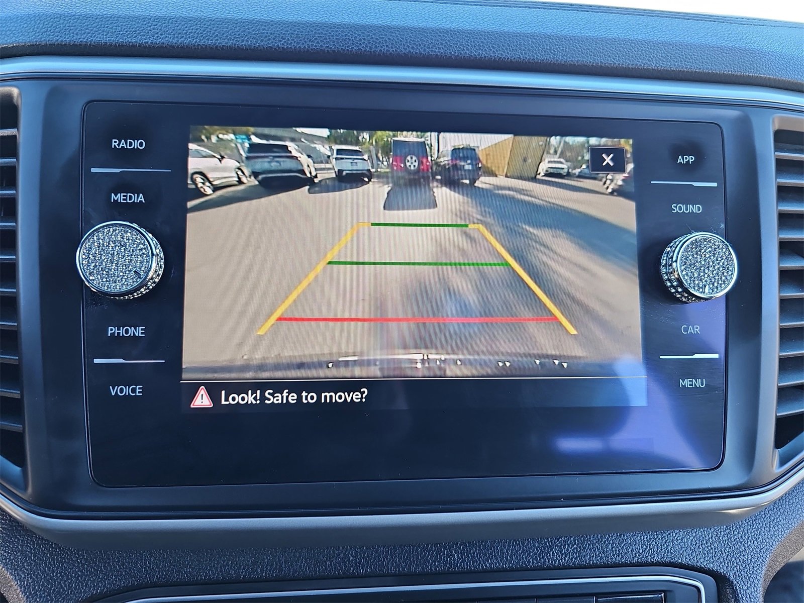 Used 2021 Volkswagen Atlas Cross Sport SE w/ Panoramic Sunroof Package image 24