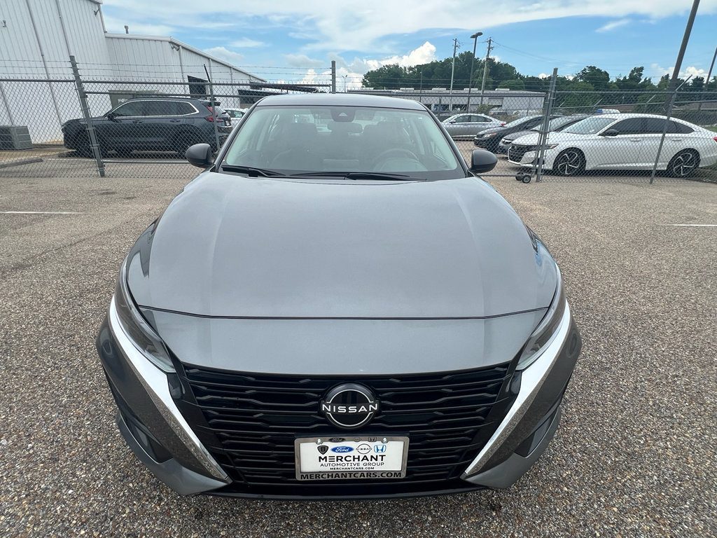 Used 2025 Nissan Altima 2.5 SV FWD image 3