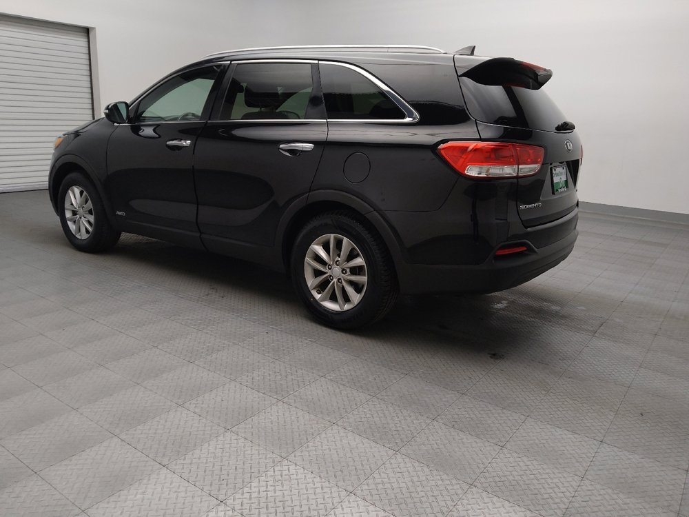 Used 2017 Kia Sorento LX w/ LX Convenience Package image 5