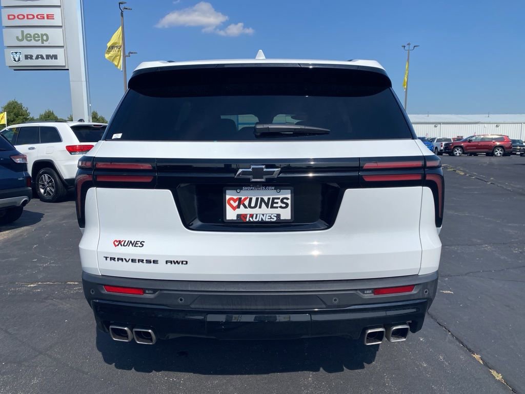 Used 2025 Chevrolet Traverse LT w/ Midnight/Sport Edition image 9