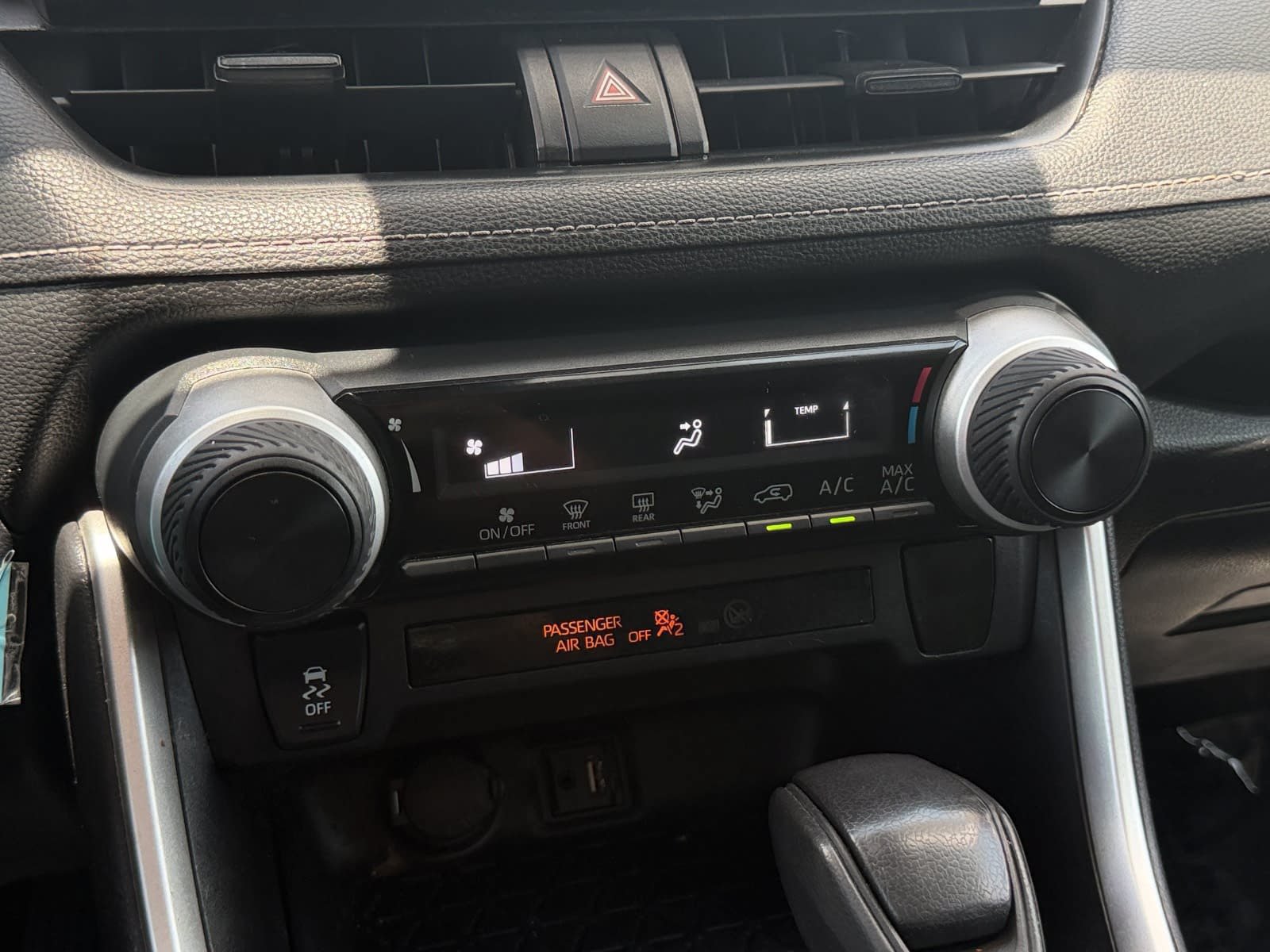 Used 2019 Toyota RAV4 LE FWD image 21