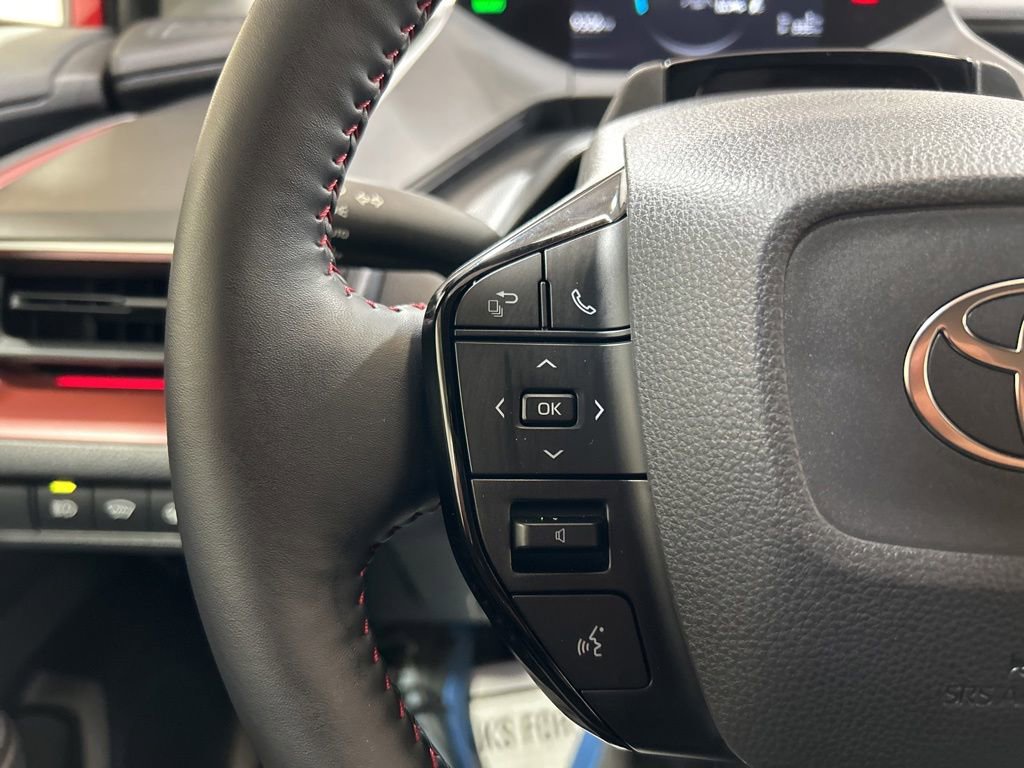 Used 2025 Toyota Prius Plug-In Hybrid FWD image 25