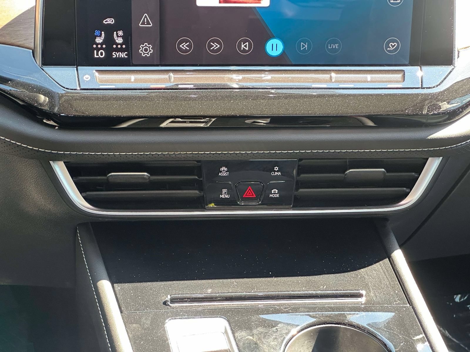 Certified 2024 Volkswagen Atlas SE AWD/4WD image 17