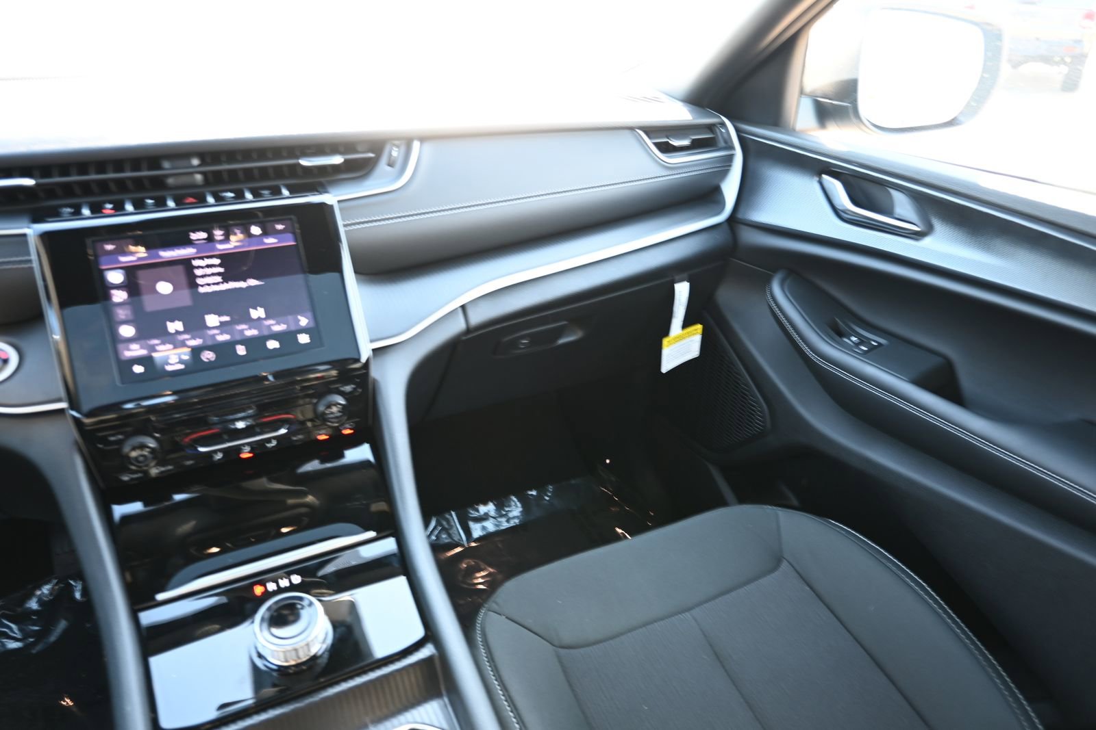 New 2025 Jeep Grand Cherokee L Laredo image 17