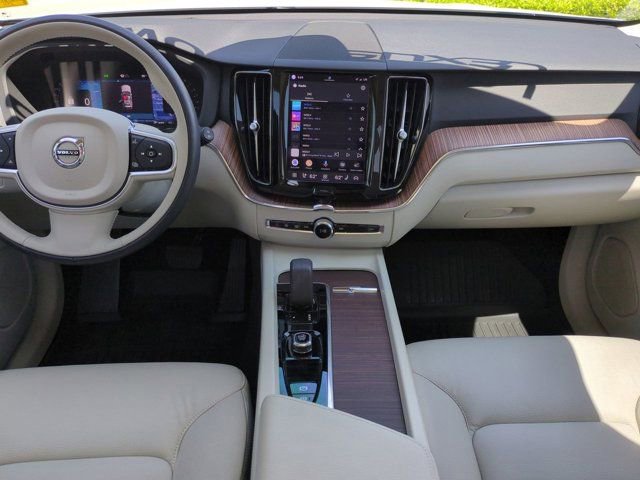 Used 2022 Volvo XC60 B5 Momentum w/ Advanced Package AWD/4WD image 13