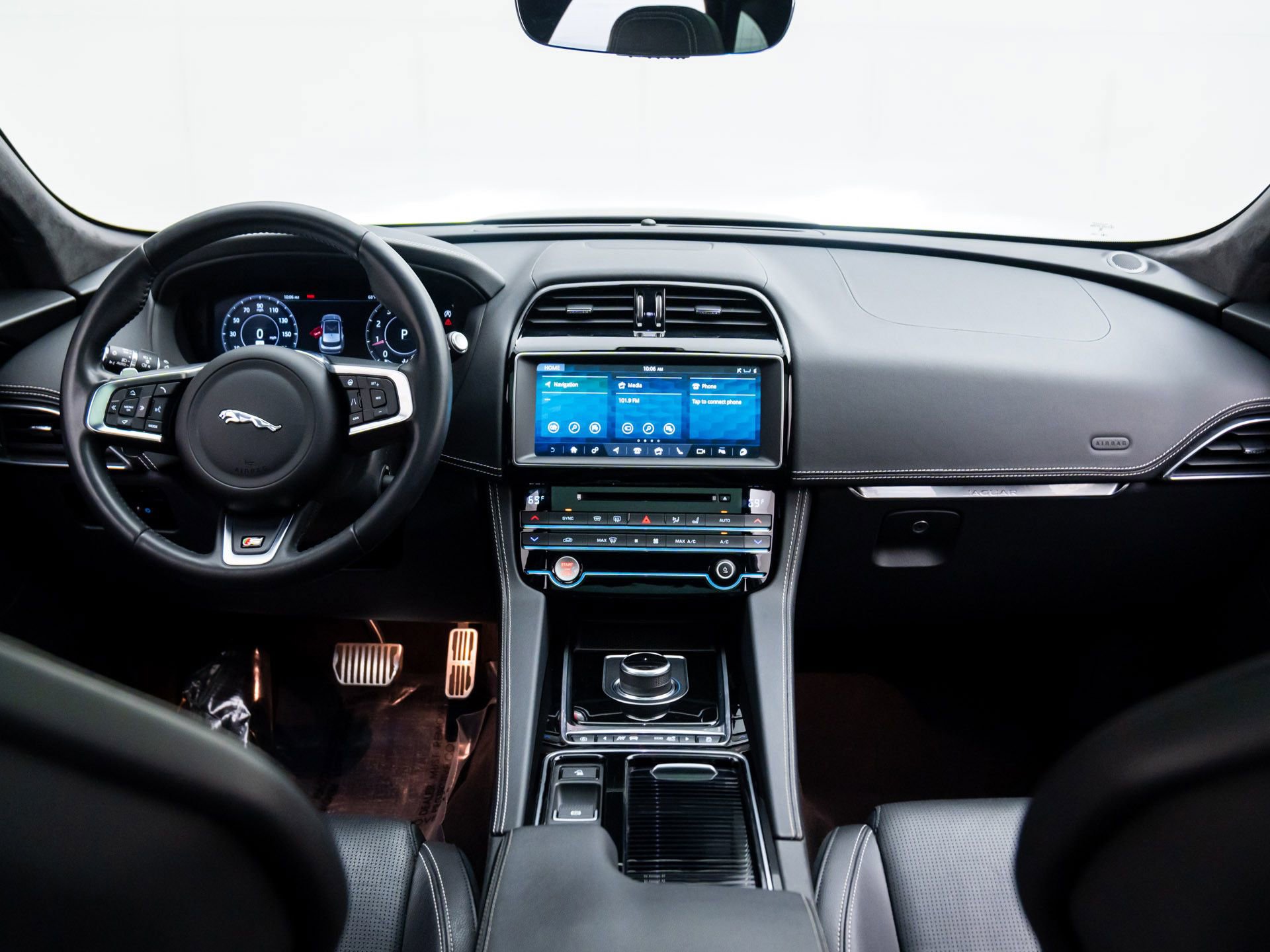 Used 2020 Jaguar F-PACE S image 9