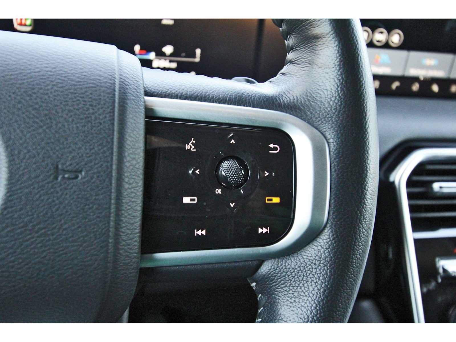 Used 2025 Nissan Armada Platinum RWD image 16