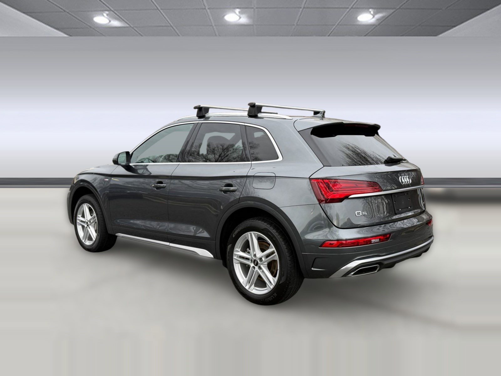 Used 2023 Audi Q5 e Premium w/ Convenience Package image 3