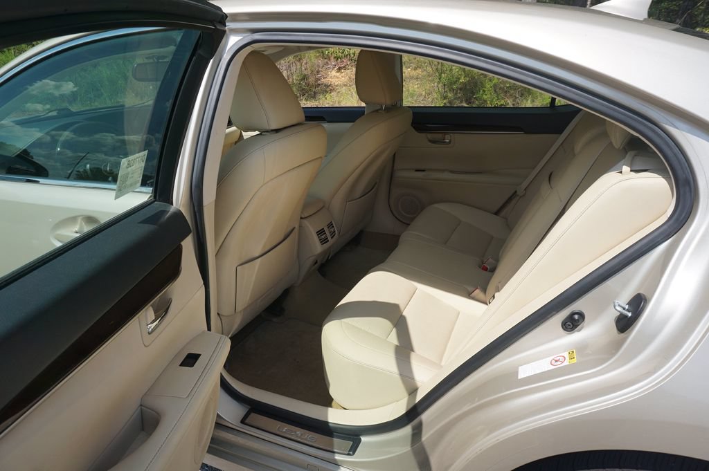 Used 2015 Lexus ES 350 w/ Premium Package FWD image 12