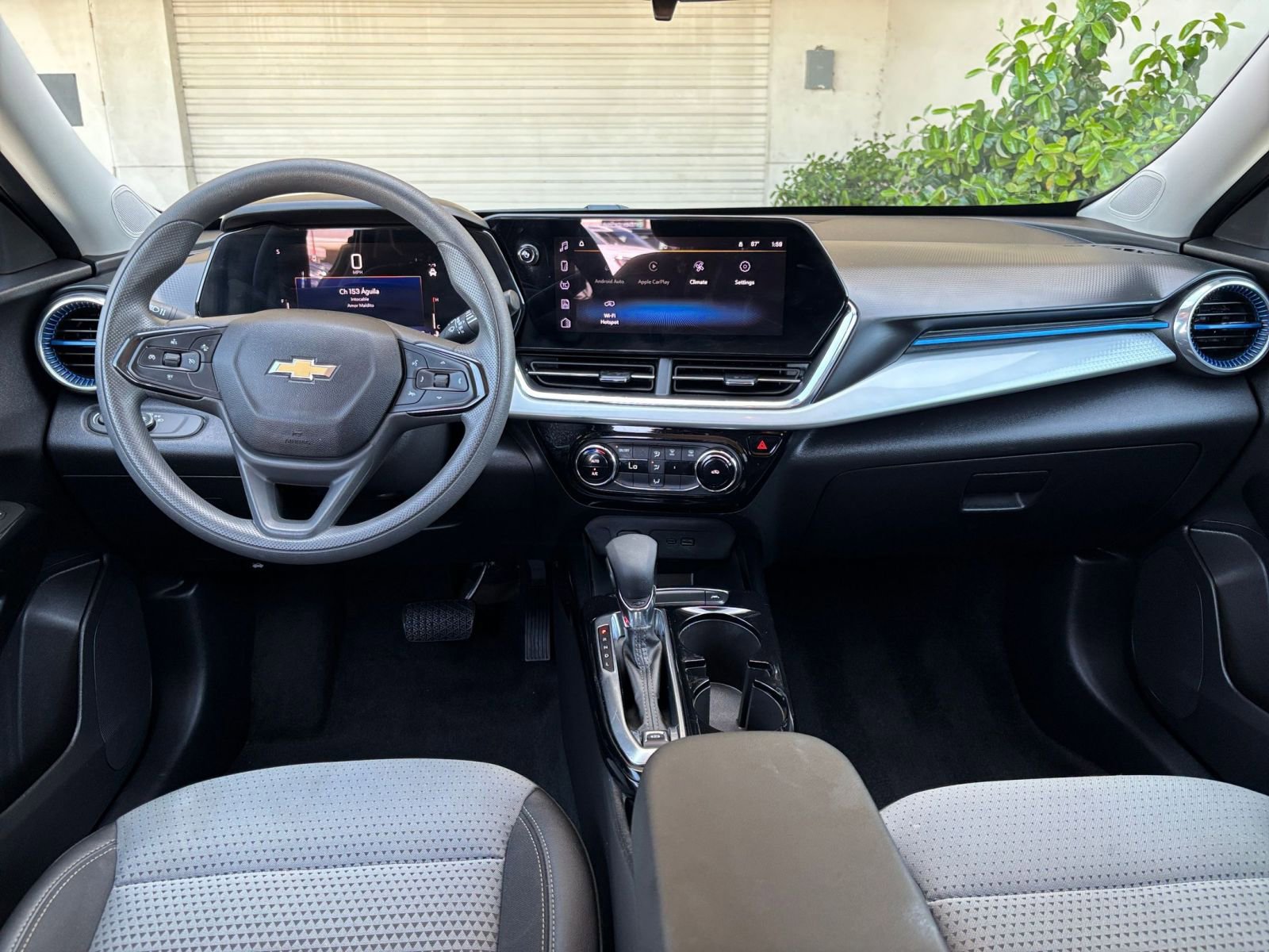 Used 2025 Chevrolet Trax LT FWD image 33